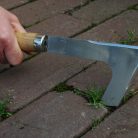 Rozsdamentes acél járdaszegély gyomláló, kőrisfa nyéllel, 31 cm