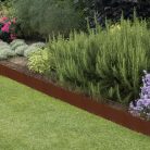 Rusztikus stílusú fém ágyásszegély, gyepszegély,  480 x 20 cm