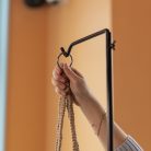 Asztalra szerelhető dekorációs virágakasztó, 112 cm